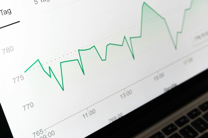 Financial chart on a laptop screen used to compare repayment options