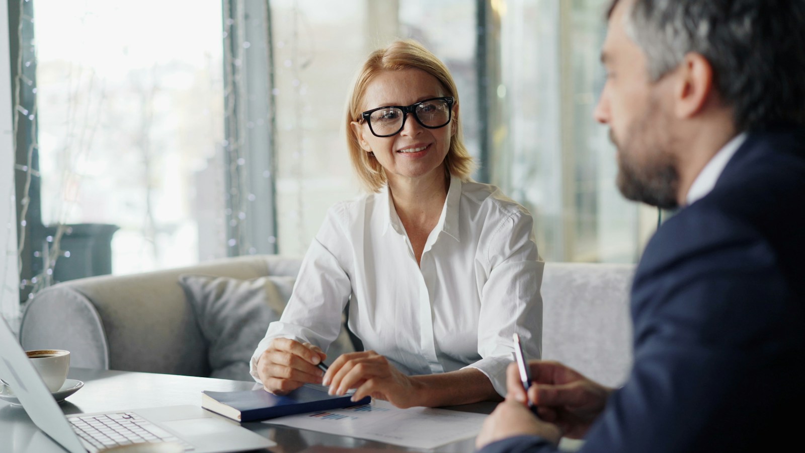 Sterling Advance funding advisor consulting with a business owner